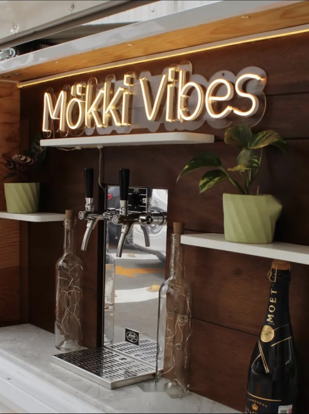 Mökki Coffee Bar: Cerveza de barril en la barra Mökki Vibes